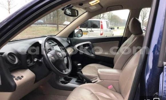 Acheter Occasion Voiture Toyota RAV4 Bleu à Kigali, Rwanda Acheter Occasion Voiture Toyota RAV4 Bleu à Kigali, Rwanda