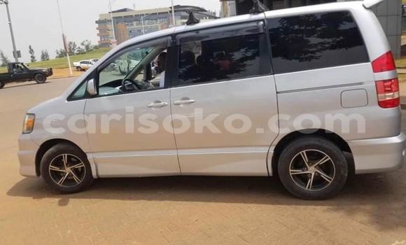Acheter Occasion Voiture Toyota Noah Gris à Kigali, Rwanda Acheter Occasion Voiture Toyota Noah Gris à Kigali, Rwanda