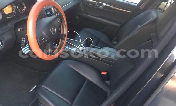 Sayi Na hannu Mercedes-Benz C–Class Noir Mota in Kigali a Rwanda Sayi Na hannu Mercedes-Benz C–Class Noir Mota in Kigali a Rwanda