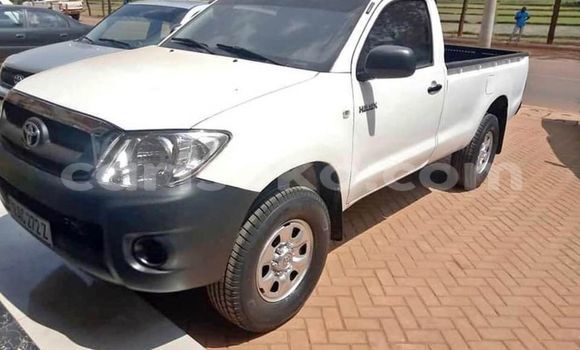 Sayi Na hannu Toyota Hilux Blanc Mota in Kigali a Rwanda Sayi Na hannu Toyota Hilux Blanc Mota in Kigali a Rwanda