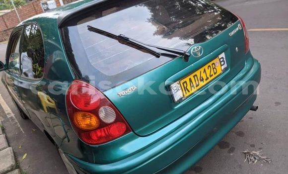 Acheter Occasion Voiture Toyota Corolla Vert à Kigali, Rwanda Acheter Occasion Voiture Toyota Corolla Vert à Kigali, Rwanda