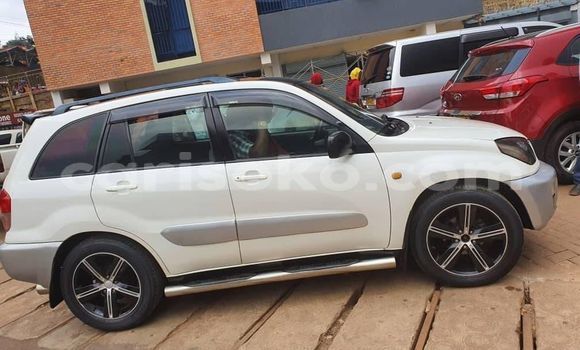 Sayi Na hannu Toyota RAV4 Blanc Mota in Kigali a Rwanda Sayi Na hannu Toyota RAV4 Blanc Mota in Kigali a Rwanda