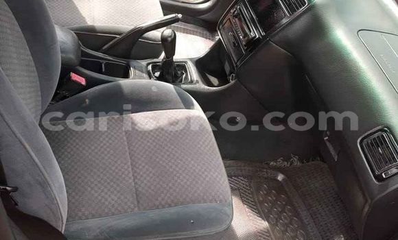 Acheter Occasion Voiture Toyota Avensis Rouge à Kigali, Rwanda Acheter Occasion Voiture Toyota Avensis Rouge à Kigali, Rwanda