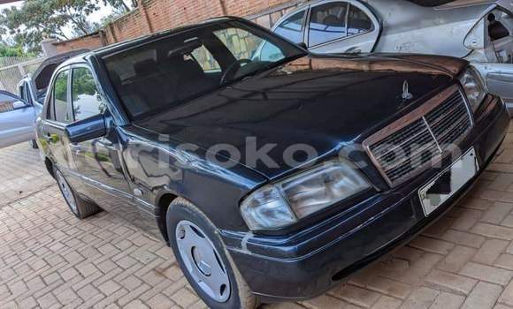 Sayi Na hannu Mercedes-Benz C–Class Noir Mota in Kigali a Rwanda Sayi Na hannu Mercedes-Benz C–Class Noir Mota in Kigali a Rwanda