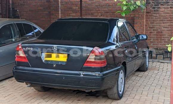 Sayi Na hannu Mercedes-Benz C–Class Noir Mota in Kigali a Rwanda Sayi Na hannu Mercedes-Benz C–Class Noir Mota in Kigali a Rwanda