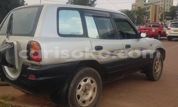 Acheter Occasion Voiture Toyota RAV4 Gris à Kigali, Rwanda Acheter Occasion Voiture Toyota RAV4 Gris à Kigali, Rwanda