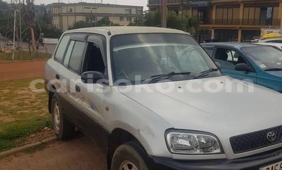 Acheter Occasion Voiture Toyota RAV4 Gris à Kigali, Rwanda Acheter Occasion Voiture Toyota RAV4 Gris à Kigali, Rwanda