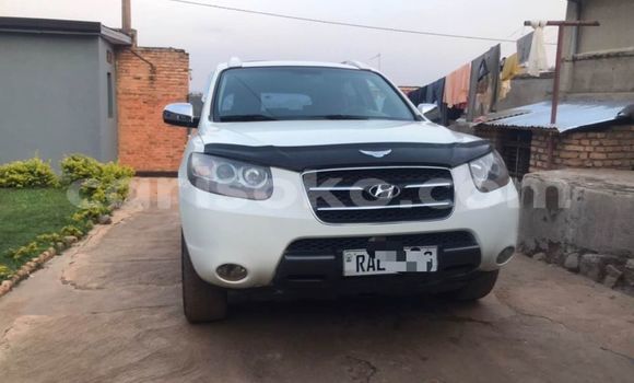 Acheter Occasion Voiture Hyundai Santa Fe Blanc à Kigali, Rwanda Acheter Occasion Voiture Hyundai Santa Fe Blanc à Kigali, Rwanda
