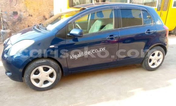 Acheter Occasion Voiture Toyota Vitz Bleu à Kigali, Rwanda Acheter Occasion Voiture Toyota Vitz Bleu à Kigali, Rwanda