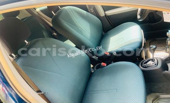 Acheter Occasion Voiture Toyota Vitz Bleu à Kigali, Rwanda Acheter Occasion Voiture Toyota Vitz Bleu à Kigali, Rwanda