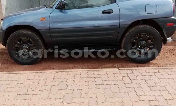 Acheter Occasion Voiture Toyota RAV4 Bleu à Kigali, Rwanda Acheter Occasion Voiture Toyota RAV4 Bleu à Kigali, Rwanda