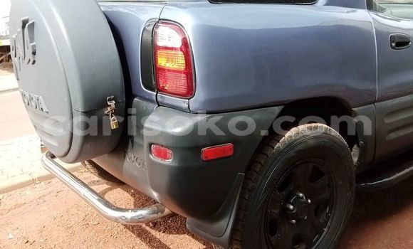 Acheter Occasion Voiture Toyota RAV4 Bleu à Kigali, Rwanda Acheter Occasion Voiture Toyota RAV4 Bleu à Kigali, Rwanda