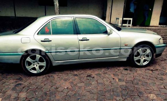 Acheter Occasion Voiture Mercedes-Benz C–Class Gris à Kigali, Rwanda Acheter Occasion Voiture Mercedes-Benz C–Class Gris à Kigali, Rwanda