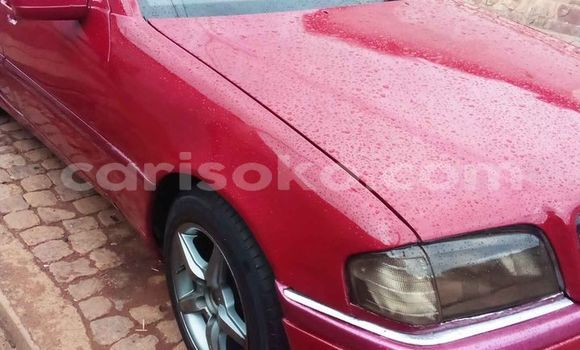Acheter Occasion Voiture Mercedes-Benz C–Class Rouge à Kigali, Rwanda Acheter Occasion Voiture Mercedes-Benz C–Class Rouge à Kigali, Rwanda