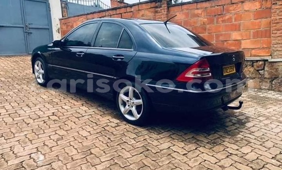 Acheter Occasion Voiture Mercedes-Benz E–Class Noir à Kigali, Rwanda Acheter Occasion Voiture Mercedes-Benz E–Class Noir à Kigali, Rwanda