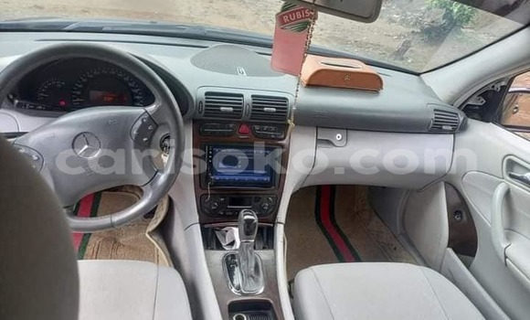 Acheter Occasion Voiture Mercedes-Benz E–Class Noir à Kigali, Rwanda Acheter Occasion Voiture Mercedes-Benz E–Class Noir à Kigali, Rwanda