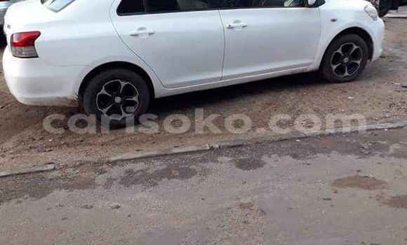 Acheter Occasion Voiture Toyota Yaris Blanc à Kigali, Rwanda Acheter Occasion Voiture Toyota Yaris Blanc à Kigali, Rwanda