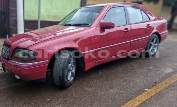 Acheter Occasion Voiture Mercedes-Benz C–Class Rouge à Kigali, Rwanda Acheter Occasion Voiture Mercedes-Benz C–Class Rouge à Kigali, Rwanda