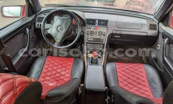 Acheter Occasion Voiture Mercedes-Benz C–Class Rouge à Kigali, Rwanda Acheter Occasion Voiture Mercedes-Benz C–Class Rouge à Kigali, Rwanda