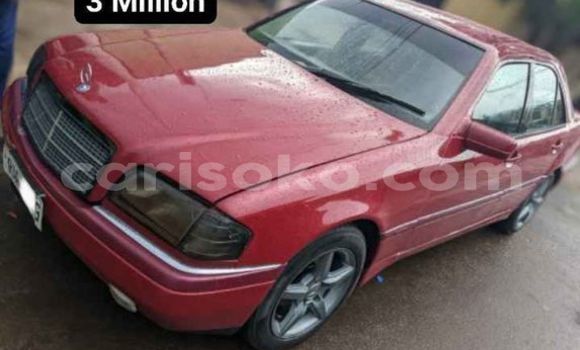 Acheter Occasion Voiture Mercedes-Benz C–Class Rouge à Kigali, Rwanda Acheter Occasion Voiture Mercedes-Benz C–Class Rouge à Kigali, Rwanda