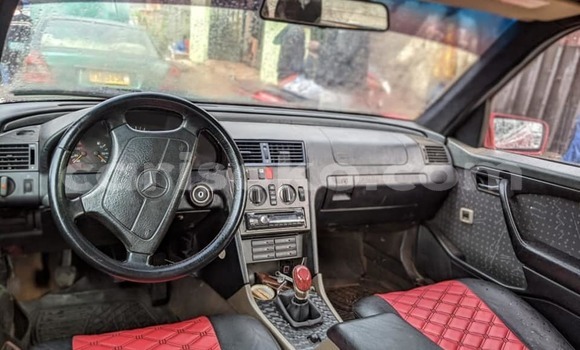 Acheter Occasion Voiture Mercedes-Benz C–Class Rouge à Kigali, Rwanda Acheter Occasion Voiture Mercedes-Benz C–Class Rouge à Kigali, Rwanda