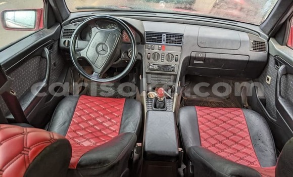Acheter Occasion Voiture Mercedes-Benz C–Class Rouge à Kigali, Rwanda Acheter Occasion Voiture Mercedes-Benz C–Class Rouge à Kigali, Rwanda