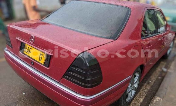 Acheter Occasion Voiture Mercedes-Benz C–Class Rouge à Kigali, Rwanda Acheter Occasion Voiture Mercedes-Benz C–Class Rouge à Kigali, Rwanda