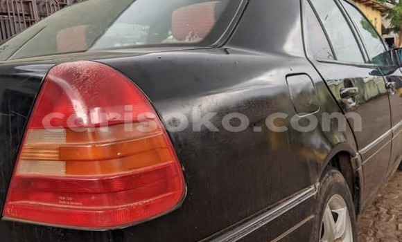 Acheter Occasion Voiture Mercedes-Benz C–Class Noir à Kigali, Rwanda Acheter Occasion Voiture Mercedes-Benz C–Class Noir à Kigali, Rwanda