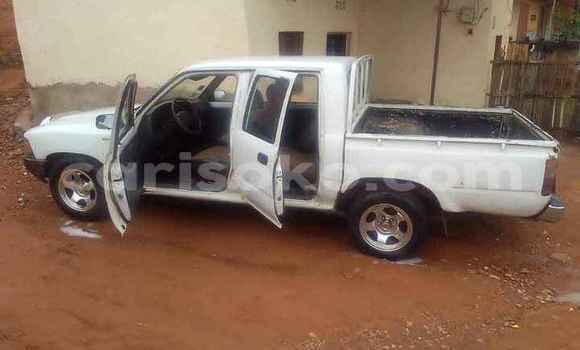 Acheter Occasion Voiture Toyota Hilux Blanc à Kigali, Rwanda Acheter Occasion Voiture Toyota Hilux Blanc à Kigali, Rwanda
