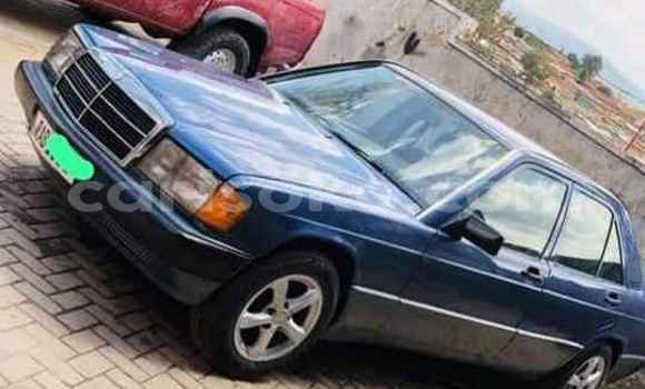 Acheter Occasion Voiture Mercedes-Benz E–Class Bleu à Kigali, Rwanda