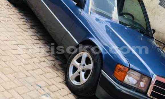 Acheter Occasion Voiture Mercedes-Benz E–Class Bleu à Kigali, Rwanda Acheter Occasion Voiture Mercedes-Benz E–Class Bleu à Kigali, Rwanda