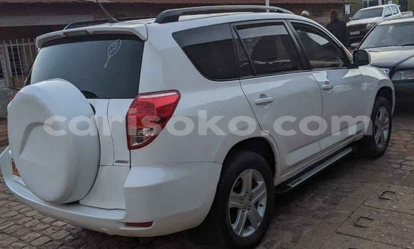 Acheter Occasion Voiture Toyota RAV4 Blanc à Kigali, Rwanda Acheter Occasion Voiture Toyota RAV4 Blanc à Kigali, Rwanda