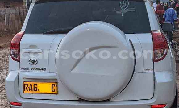 Acheter Occasion Voiture Toyota RAV4 Blanc à Kigali, Rwanda Acheter Occasion Voiture Toyota RAV4 Blanc à Kigali, Rwanda