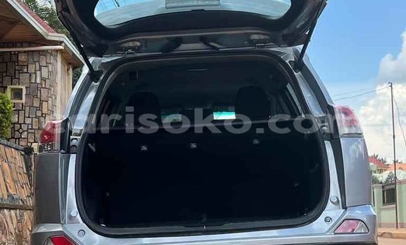 Acheter Occasion Voiture Toyota RAV4 Gris à Kigali, Rwanda Acheter Occasion Voiture Toyota RAV4 Gris à Kigali, Rwanda