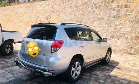 Acheter Occasion Voiture Toyota RAV4 Gris à Kigali, Rwanda Acheter Occasion Voiture Toyota RAV4 Gris à Kigali, Rwanda