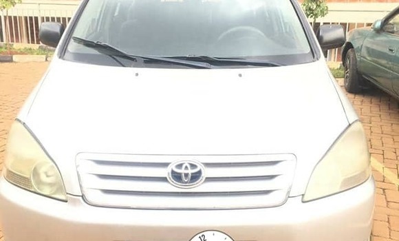 Sayi Na hannu Toyota Avensis Verso Gris Mota in Kigali a Rwanda Sayi Na hannu Toyota Avensis Verso Gris Mota in Kigali a Rwanda