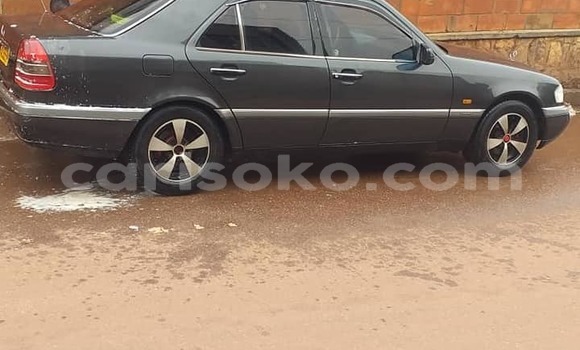 Sayi Na hannu Mercedes-Benz C–Class Noir Mota in Kigali a Rwanda Sayi Na hannu Mercedes-Benz C–Class Noir Mota in Kigali a Rwanda