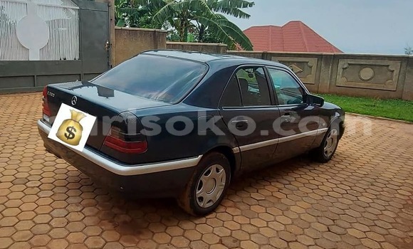 Sayi Na hannu Mercedes-Benz C–Class Bleu Mota in Kigali a Rwanda Sayi Na hannu Mercedes-Benz C–Class Bleu Mota in Kigali a Rwanda
