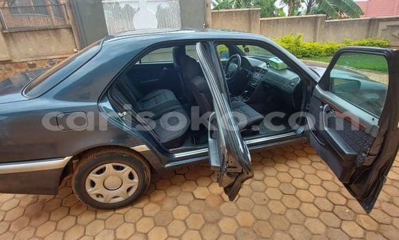 Sayi Na hannu Mercedes-Benz C–Class Bleu Mota in Kigali a Rwanda Sayi Na hannu Mercedes-Benz C–Class Bleu Mota in Kigali a Rwanda