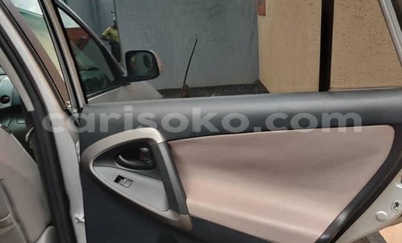 Sayi Na hannu Toyota RAV4 Gris Mota in Kigali a Rwanda Sayi Na hannu Toyota RAV4 Gris Mota in Kigali a Rwanda