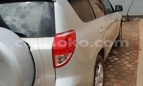 Sayi Na hannu Toyota RAV4 Gris Mota in Kigali a Rwanda Sayi Na hannu Toyota RAV4 Gris Mota in Kigali a Rwanda
