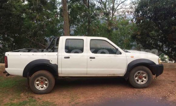Sayi Na hannu Nissan Hardbody Blanc Mota in Kigali a Rwanda Sayi Na hannu Nissan Hardbody Blanc Mota in Kigali a Rwanda