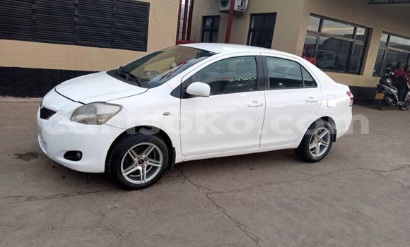 Acheter Occasion Voiture Toyota Yaris Blanc à Kigali, Rwanda Acheter Occasion Voiture Toyota Yaris Blanc à Kigali, Rwanda