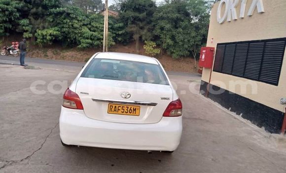 Acheter Occasion Voiture Toyota Yaris Blanc à Kigali, Rwanda Acheter Occasion Voiture Toyota Yaris Blanc à Kigali, Rwanda