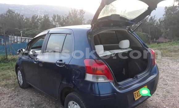 Acheter Occasion Voiture Toyota Vitz Bleu à Kigali, Rwanda Acheter Occasion Voiture Toyota Vitz Bleu à Kigali, Rwanda