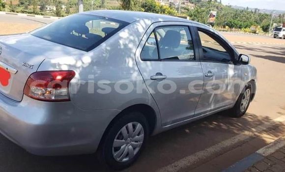 Acheter Occasion Voiture Toyota Yaris Gris à Kigali, Rwanda Acheter Occasion Voiture Toyota Yaris Gris à Kigali, Rwanda