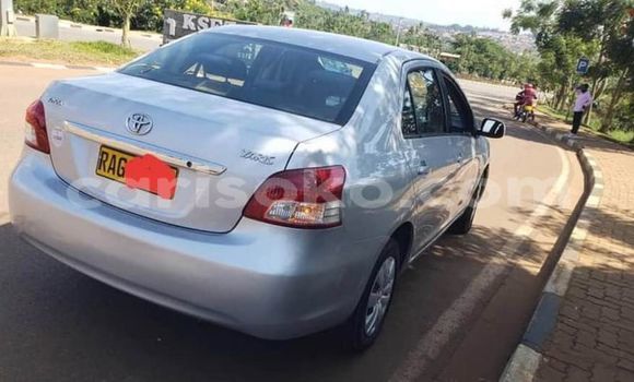 Acheter Occasion Voiture Toyota Yaris Gris à Kigali, Rwanda Acheter Occasion Voiture Toyota Yaris Gris à Kigali, Rwanda