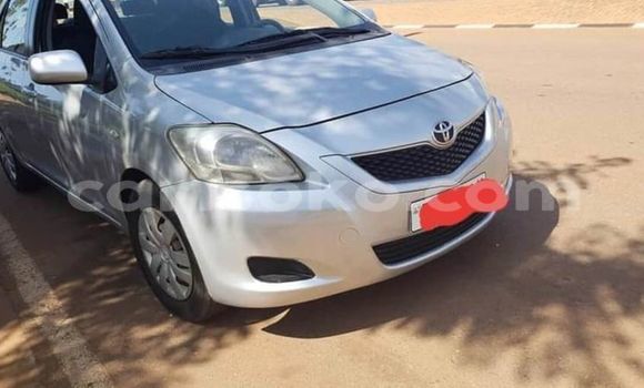 Acheter Occasion Voiture Toyota Yaris Gris à Kigali, Rwanda Acheter Occasion Voiture Toyota Yaris Gris à Kigali, Rwanda