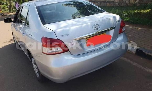 Acheter Occasion Voiture Toyota Yaris Gris à Kigali, Rwanda Acheter Occasion Voiture Toyota Yaris Gris à Kigali, Rwanda