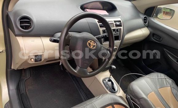 Acheter Occasion Voiture Toyota Yaris Marron à Kigali, Rwanda Acheter Occasion Voiture Toyota Yaris Marron à Kigali, Rwanda